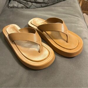 Seychelles Nautical Platform Flip-Flop Sandals in Tan Leather Women’s Size 9.5